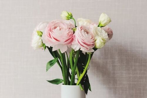 Decorating Your Home With Realistic Faux Florals